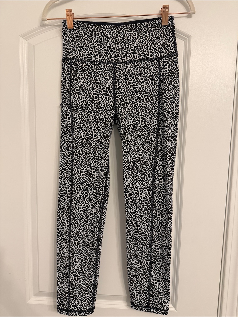 Lilly Pulitzer Black & White Leopard Print Performance Leggings